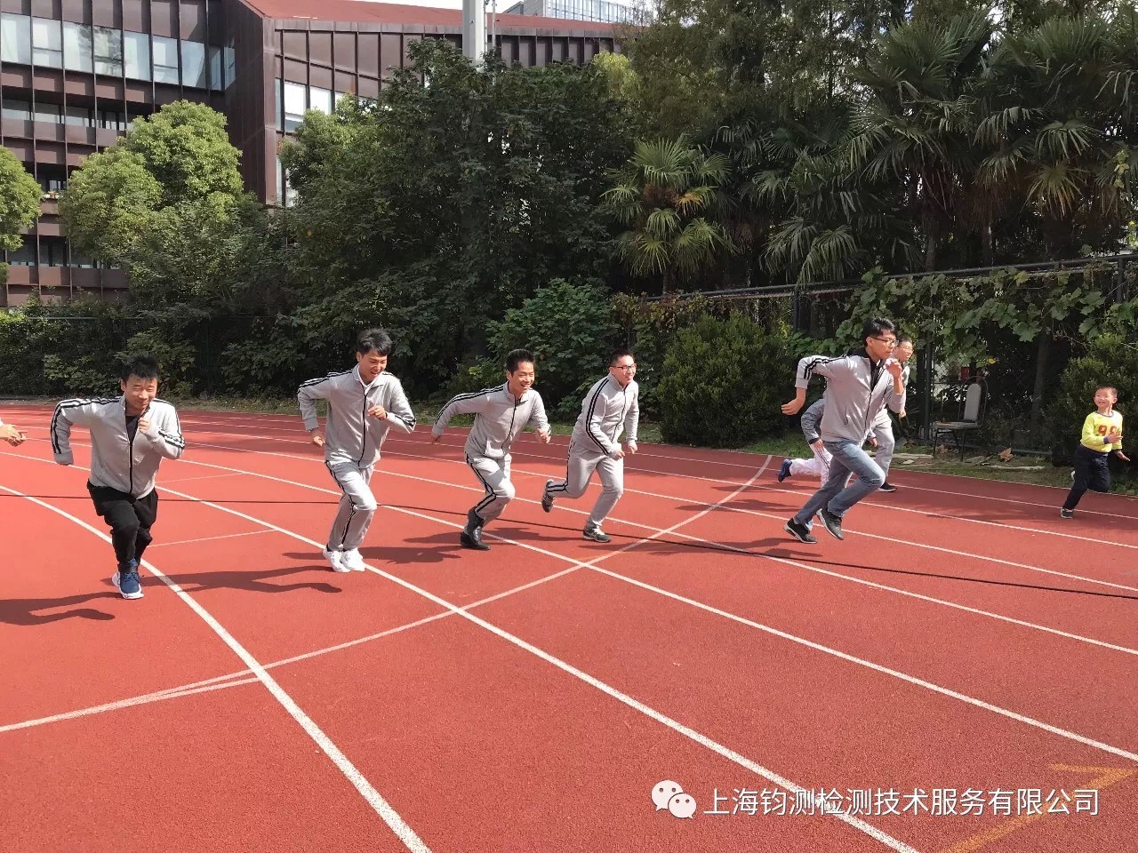 你的奋斗芳华,永远十八岁